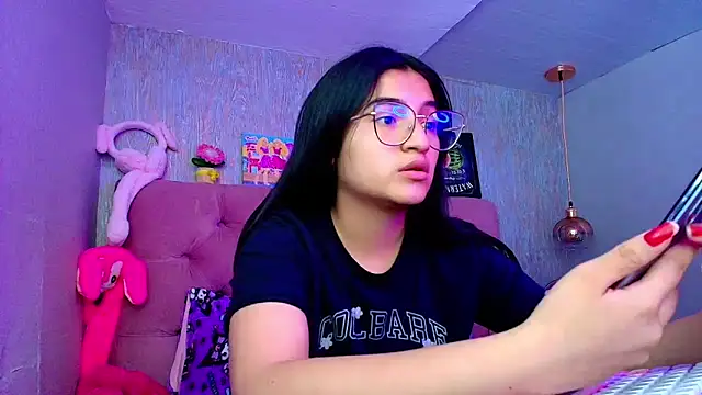 Snapshot of laurenelove chatting on 12-19-25, 03:21 laurenelove online show from 12-19-25, 03:21