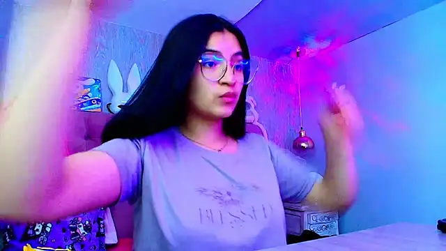 Snapshot of laurenelove chatting on 11-28-25, 03:28 laurenelove online show from 11-28-25, 03:28