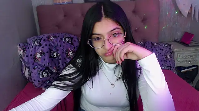 Snapshot of laurenelove chatting on 10-26-25, 03:07 laurenelove online show from 10-26-25, 03:07