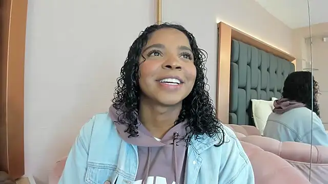 LisaMendez online show from 09-19-25, 03:43