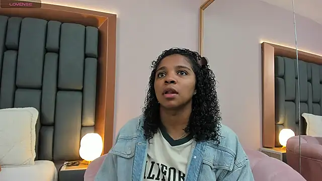 LisaMendez online show from 02-17-26, 03:48