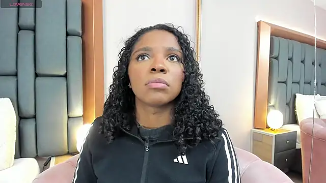 LisaMendez online show from 02-04-26, 04:07