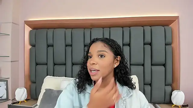 LisaMendez online show from 10-30-25, 04:00