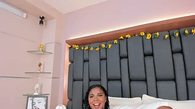 LisaMendez online show from 11-23-25, 04:11