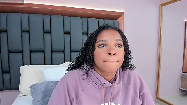 LisaMendez online show from 10-18-25, 02:02