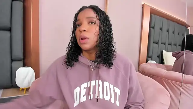 LisaMendez online show from 11-06-25, 03:54