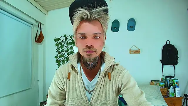 Snapshot of Gold_Loyal77 chatting on 02-15-26, 05:41 Gold Loyal77 online show from 02-15-26, 05:41