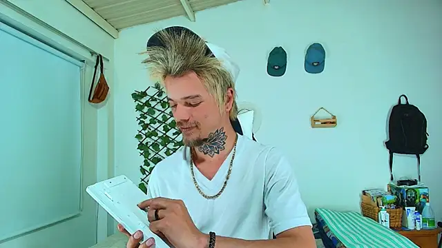 Snapshot of Gold_Loyal77 chatting on 02-23-26, 02:02 Gold Loyal77 online show from 02-23-26, 02:02