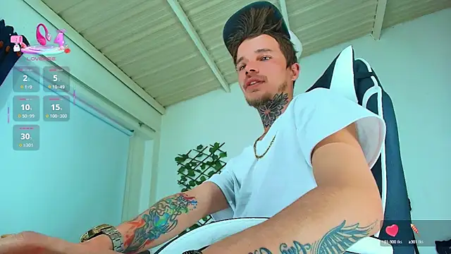 Snapshot of Gold_Loyal77 chatting on 09-26-25, 10:27 Gold Loyal77 online show from 09-26-25, 10:27