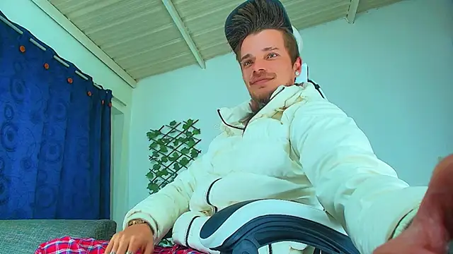 Snapshot of Gold_Loyal77 chatting on 10-01-25, 05:56 Gold Loyal77 online show from 10-01-25, 05:56