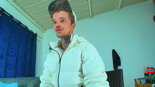 Snapshot of Gold_Loyal77 chatting on 09-18-25, 09:51 Gold Loyal77 online show from 09-18-25, 09:51