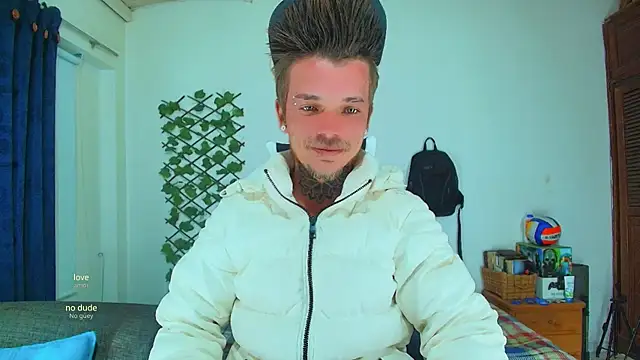 Snapshot of Gold_Loyal77 chatting on 10-09-25, 04:13 Gold Loyal77 online show from 10-09-25, 04:13