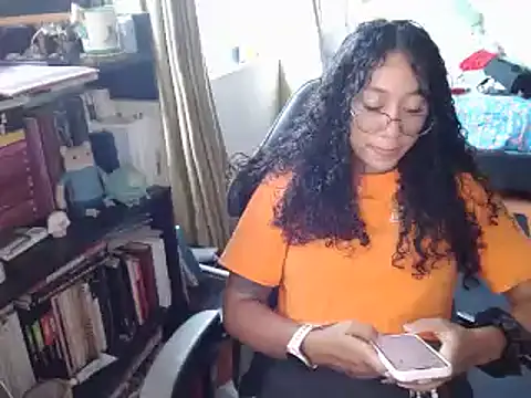 Snapshot of clitia_xx chatting on 03-31-26, 10:12 clitia xx online show from 03-31-26, 10:12
