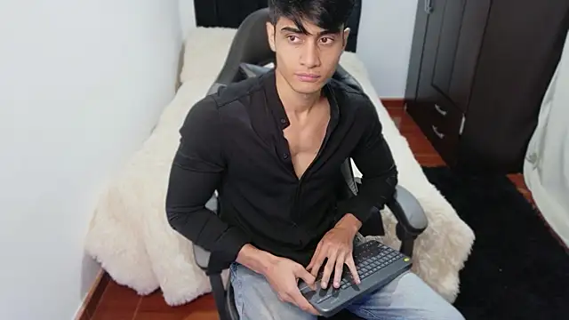 stylish men online show from 10-21-25, 01:32