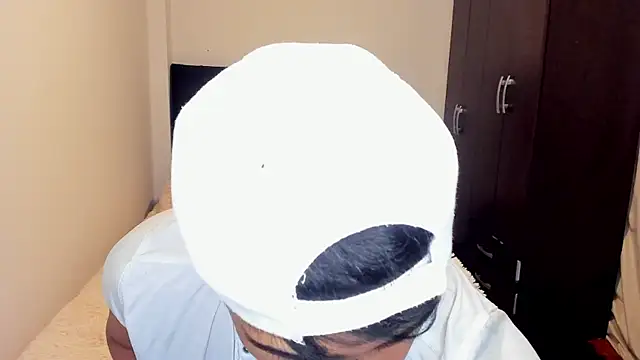 stylish men online show from 09-19-25, 04:33