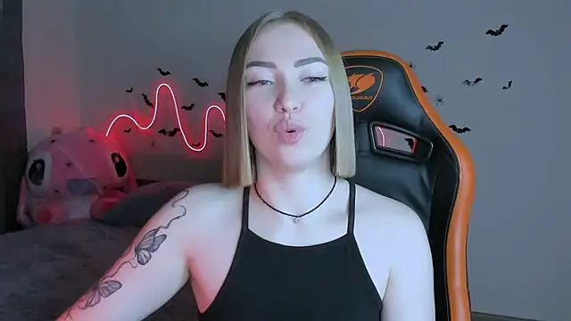 LaraKrein lk online show from 10-24-25, 03:22