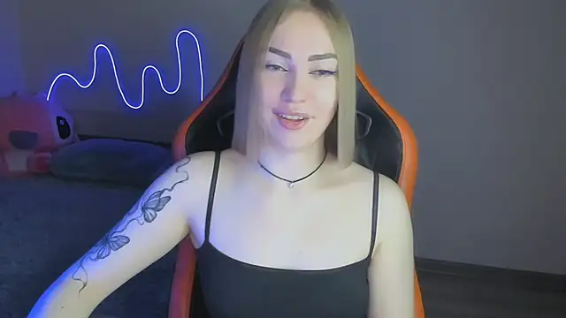 LaraKrein lk online show from 11-17-25, 04:00