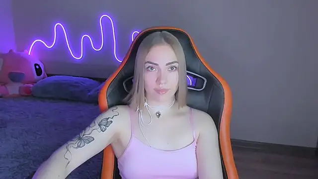 LaraKrein lk online show from 11-14-25, 01:37