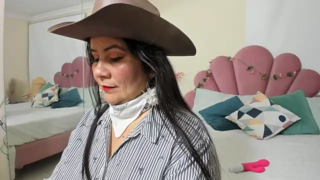 kiraGeiner online show from 01-05-26, 07:17