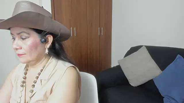 Snapshot of kiraGeiner chatting on 05-08-26, 01:09 kiraGeiner online show from 05-08-26, 01:09