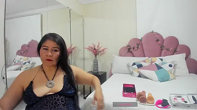 kiraGeiner online show from 02-13-26, 07:03