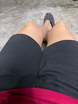 sharon-Hanna online show from 12-21-25, 01:57