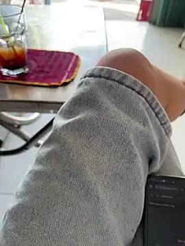 sharon-Hanna online show from 12-16-25, 01:32