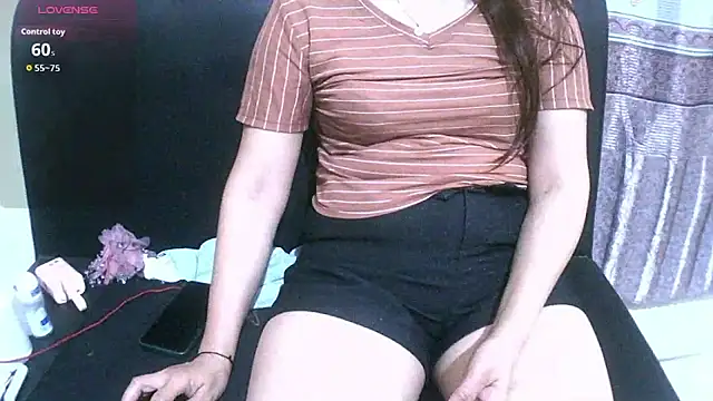 Snapshot of Owe_chan chatting on 05-22-26, 07:34 Owe chan online show from 05-22-26, 07:34