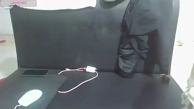 Owe chan online show from 11-02-25, 01:05