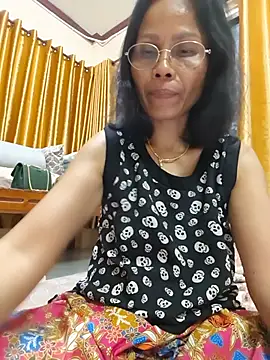Snapshot of Mama_Eva_1 chatting on 07-17-26, 10:18 Mama Eva 1 online show from 07-17-26, 10:18