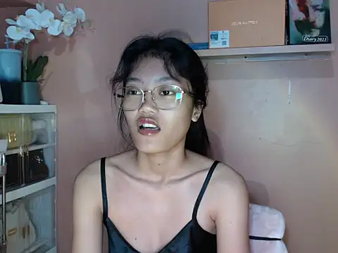 Snapshot of skinny_gracie chatting on 09-19-25, 02:48 skinny gracie online show from 09-19-25, 02:48