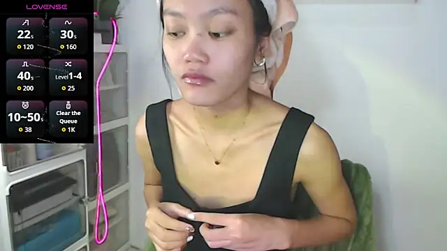 Snapshot of skinny_gracie chatting on 05-13-26, 02:07 skinny gracie online show from 05-13-26, 02:07