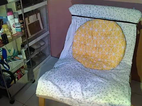 Snapshot of skinny_gracie chatting on 10-12-25, 03:08 skinny gracie online show from 10-12-25, 03:08