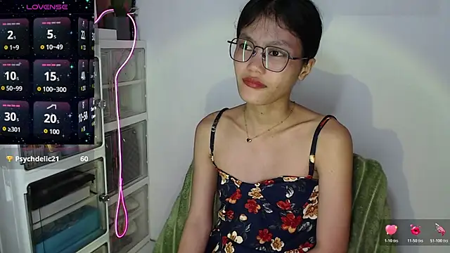Snapshot of skinny_gracie chatting on 04-23-26, 12:29 skinny gracie online show from 04-23-26, 12:29