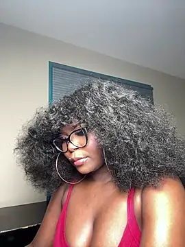 WomanNextdoor1 online show from 02-18-26, 05:05