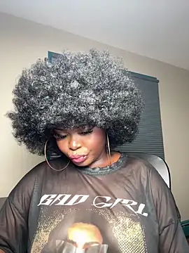 WomanNextdoor1 online show from 03-19-26, 07:08