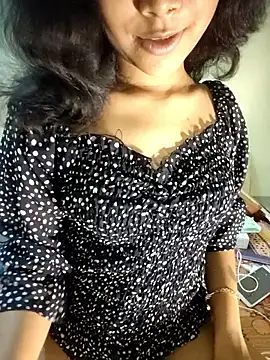 Snapshot of Snaya-baby chatting on 10-14-25, 03:56 Snaya-baby online show from 10-14-25, 03:56