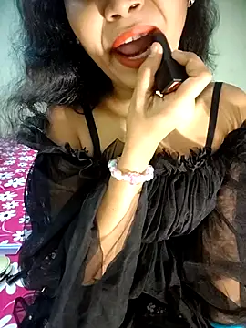 Snapshot of Snaya-baby chatting on 10-18-25, 03:25 Snaya-baby online show from 10-18-25, 03:25