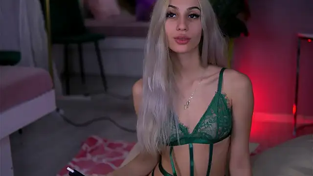 AwaLynch online show from 01-14-26, 05:11