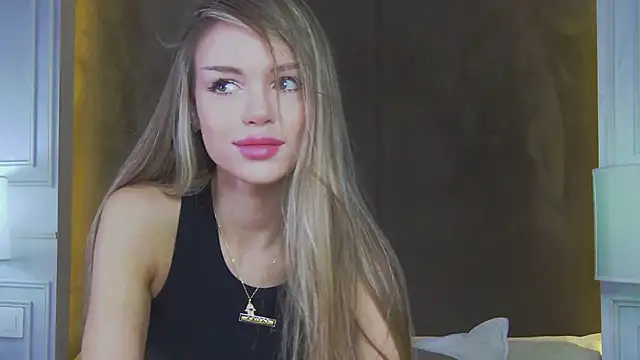 Snapshot of MarilynNova chatting on 06-16-26, 05:40 MarilynNova online show from 06-16-26, 05:40