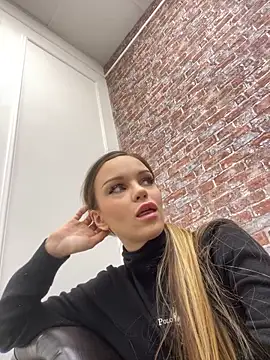 MarilynNova online show from 12-21-25, 04:14