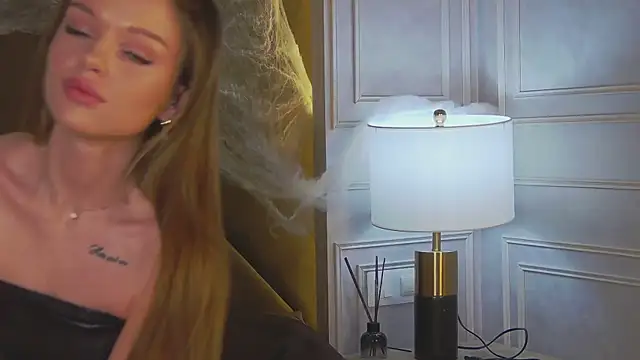 MarilynNova online show from 10-31-25, 04:42