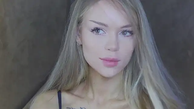Snapshot of MarilynNova chatting on 05-17-26, 04:23 MarilynNova online show from 05-17-26, 04:23