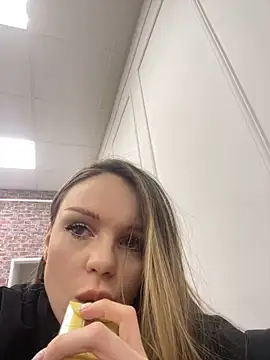 MarilynNova online show from 10-28-25, 04:13