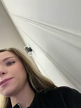 Snapshot of MarilynNova chatting on 02-06-26, 04:19 MarilynNova online show from 02-06-26, 04:19