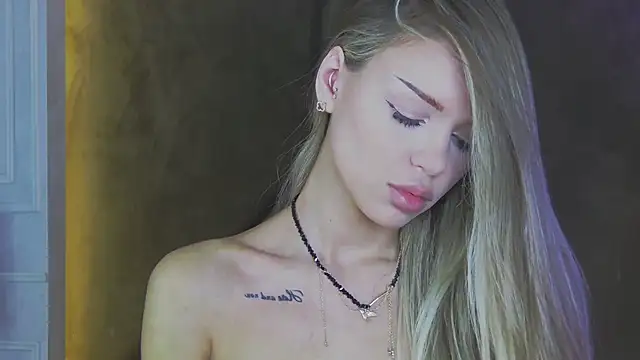 Snapshot of MarilynNova chatting on 05-10-26, 04:16 MarilynNova online show from 05-10-26, 04:16