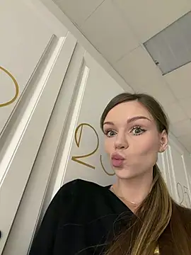 Snapshot of MarilynNova chatting on 01-17-26, 04:16 MarilynNova online show from 01-17-26, 04:16