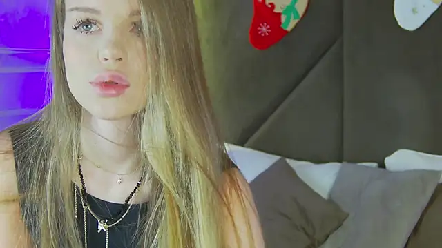 MarilynNova online show from 12-14-25, 04:18