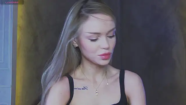 Snapshot of MarilynNova chatting on 06-05-26, 05:34 MarilynNova online show from 06-05-26, 05:34