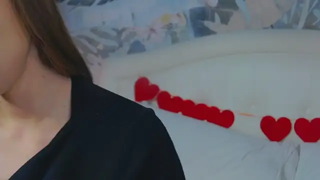 Snapshot of MarilynNova chatting on 02-17-26, 06:00 MarilynNova online show from 02-17-26, 06:00